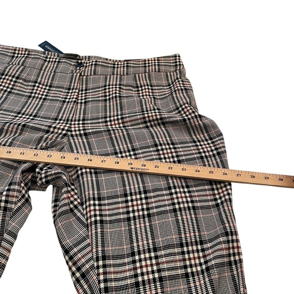 Le Chateau Slim Fit Leg-Sits below Belly button - Size 20W-Pull on pants-NWT - Picture 6 of 13